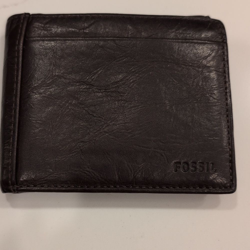 Fossil Men's Dark Brown Leather Bi-fold Wallet Card Holder with Flip ID
